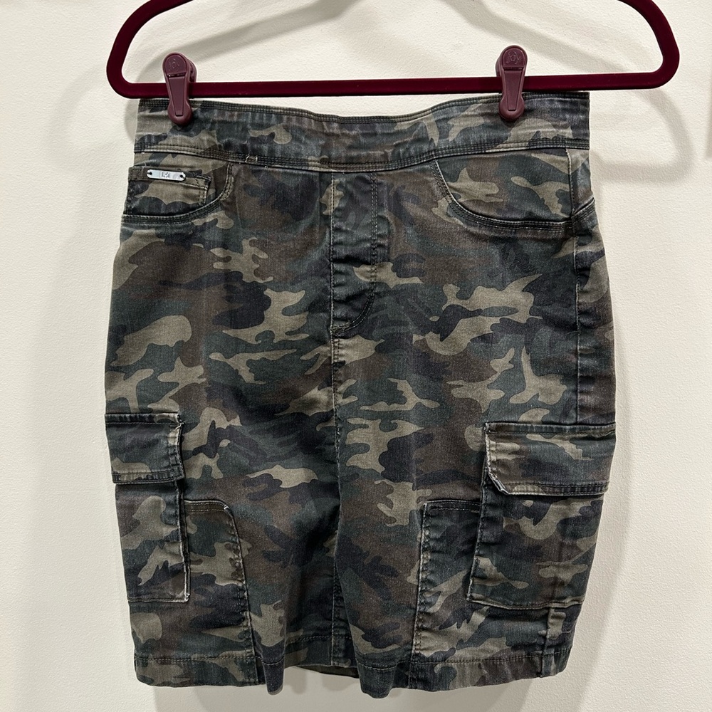 Coco + Carmen Skirt Green Camouflage Cargo Skirt size Medium